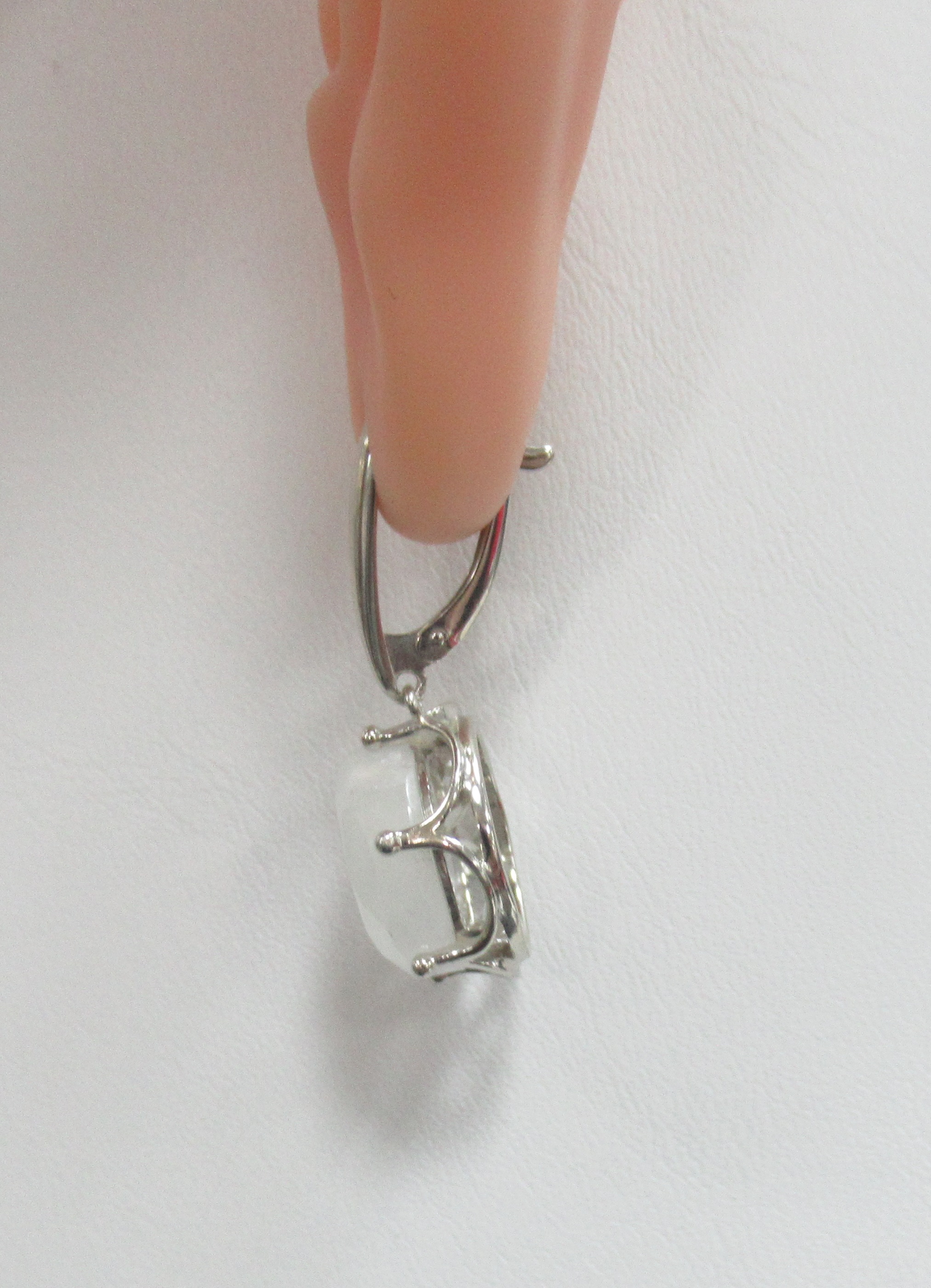 Серебряные серьги с лунными камнями